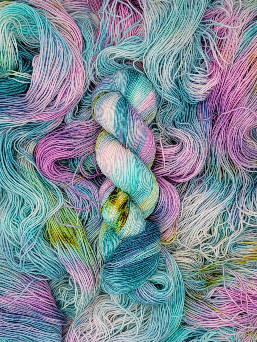 May 2022 Yarn of the Month: WHO R U